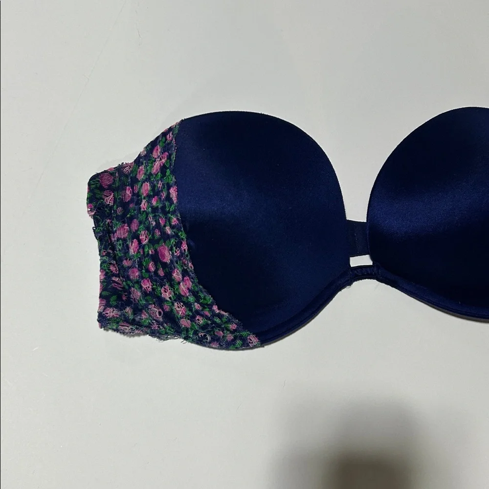 36D padded bra flower trim three row closure - Picture 2 of 6